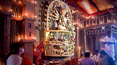 மே.வங்க துர்கா பூஜைக்கு ரூ.40 ஆயிரம் கோடி செலவு: 3 லட்சம் பேருக்கு வேலைவாய்ப்பு