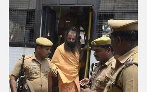 உண்ணாவிரதத்தால் உடல்நிலை பாதிக்கப்பட்ட முருகனுக்கு 3 பாட்டில் குளுக்கோஸ்