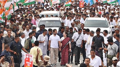 கர்நாடகாவில் நடைபெற்றுவரும் இந்திய ஒற்றுமை யாத்திரையில் சோனியா காந்தி இன்று(அக்.6) கலந்து கொண்டார்