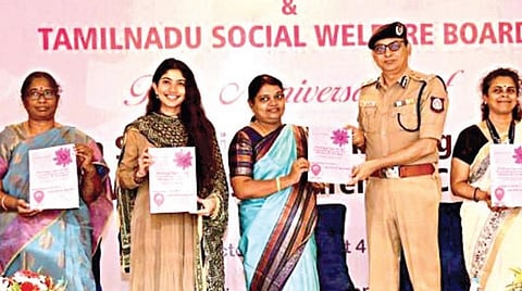 நிர்பயா திட்டத்தின் கீழ் பெண்கள் மற்றும் குழந்தைகளுக்கான ஆலோசனை மையத்தின் புதிய அலுவலக கட்டிடம் எழும்பூரில் கட்டப்பட்டுள்ளது. இதை சமூக நலத்துறை அமைச்சர் பி.கீதா ஜீவன் நேற்று திறந்து வைத்தார். நிகழ்ச்சியில் சென்னை காவல் ஆணையர் சங்கர் ஜிவால், இணை ஆணையர் சாமுண்டீஸ்வரி உட்பட பலர் கலந்து கொண்டனர். திரைப்பட நடிகை சாய்பல்லவி சிறப்பு விருந்தினராக கலந்து கொண்டார்.