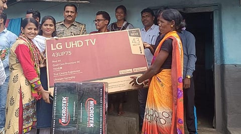 ஃபிஃபா யு-17 உலகக் கோப்பை | இந்திய மகளிர் அணித் தலைவர் வீட்டிற்கு டிவி வழங்கிய ஜார்க்கண்ட் அரசு