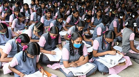 பத்தாம் வகுப்பு மாணவர்களுக்கு அசல் மதிப்பெண் சான்றிதழ் அக்.14 முதல் விநியோகம்: பள்ளிகளில் பெற்றுக் கொள்ளலாம்