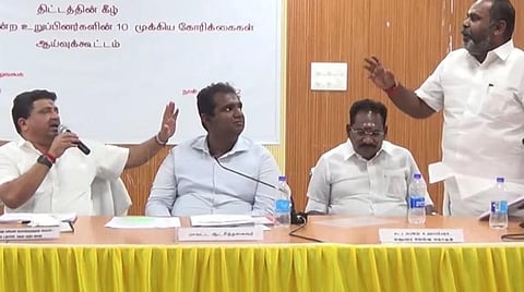 பழனிவேல் தியாகராஜனுடன் செல்லூர் ராஜூ, ஆர்.பி.உதயகுமார் வாக்குவாதம்... - கன்னத்தை கிள்ளி சமாதானப்படுத்திய அமைச்சர் மூர்த்தி