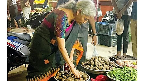 நிதியமைச்சரால் கிடைத்த வெளிச்சம்