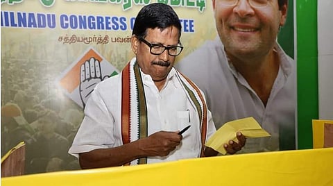 வாக்களிக்க வந்த தமிழக காங்கிரஸ் தலைவர் கே.எஸ்.அழகிரி.படம்: ம.பிரபு