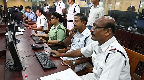 2 தொழிலதிபர்கள் காரில் ரூ.8 கோடி பறிமுதல்
