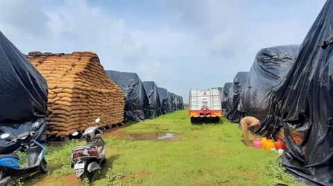 டிஎன்சிஎஸ்சி கிடங்கில் தீவிபத்து: உரிய நேரத்தில் கவனித்ததால் 2.50 லட்சம் நெல் மூட்டைகள் தப்பின
