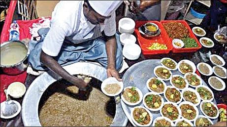 ஹைதராபாத்தில் ரம்ஜான் சமயத்தில் பரபரப்பாக விற்பனையாகும் ஹலீம்.(கோப்புப் படம்)