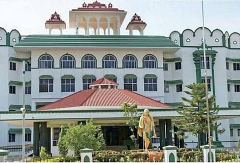 பிரைய்லி வடிவ திருக்குறள் உட்பட 45 சங்க இலக்கிய நூல்கள் இலவசம்: உயர்நீதிமன்றத்தில் தமிழக அரசு தகவல் 