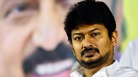 அடிப்படை வசதி செய்துதர மாநகராட்சி ஆணையரிடம் உதயநிதி எம்எல்ஏ மனு