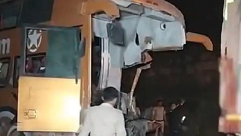 விபத்துக்குள்ளான பேருந்து