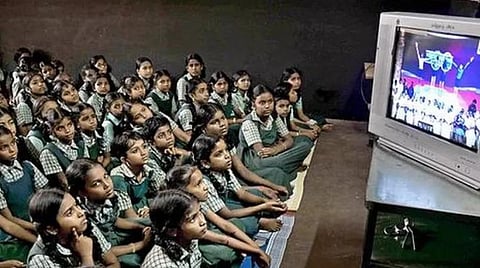 மாநில அரசுகள் தொலைக்காட்சி சேவை வழங்க தடை: தமிழக அரசின் கல்வி தொலைக்காட்சிக்கு பாதிப்பா?