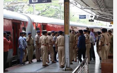 தமிழக ரயில் நிலையங்களில் 1,600 போலீஸார் பாதுகாப்பு