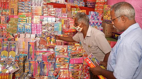 பட்டாசு விற்பனை ரூ.200 கோடியை தாண்டியது: வியாபாரிகள் தகவல்