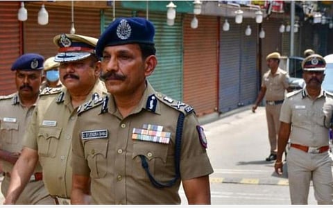 கோவையில் நடந்த கார் சிலிண்டர் வெடிப்பு வழக்கில் விரைவாக துப்பு துலக்கிய 15 போலீஸாருக்கு டிஜிபி பாராட்டு