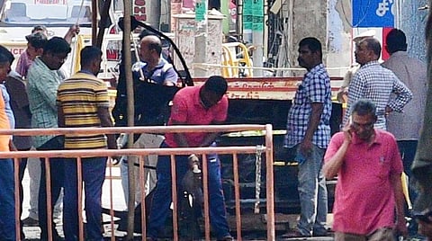 கோவை கார் வெடிப்பு | ஐஎஸ்ஐஎஸ் ஆதரவு நிலைப்பாடு எதிரொலி: கைதான 5 பேரின் வாட்ஸ்அப் தகவல்களை கண்டறியும் பணி தீவிரம்