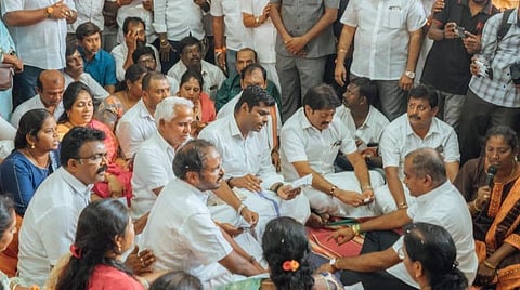கோவை கோட்டை ஈஸ்வரன் கோயிலில் வழிபாட்டில் ஈடுபட்ட பாஜக மாநிலத் தலைவர் அண்ணாமலை