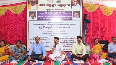 கோவையில் நடந்த கூட்டத்தில் பேசும் அமைச்சர் செந்தில்பாலாஜி