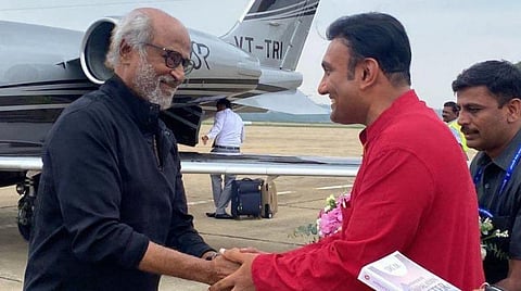 புனித் ராஜ்குமாருக்கு ‘கர்நாடக ரத்னா விருது’ வழங்கும் நிகழ்ச்சியில் ரஜினிகாந்த் பங்கேற்பு