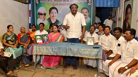 மதுரையில் அதிமுக கவுன்சிலர்கள் இன்று மாமன்ற கூட்டத்தைப் புறக்கணித்த பின் செய்தியாளர்களை சந்தித்துப் பேசினர்.