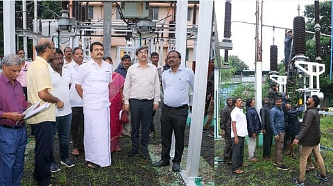 துணை மின் நிலையத்தில் ஆய்வு செய்த அமைச்சர்