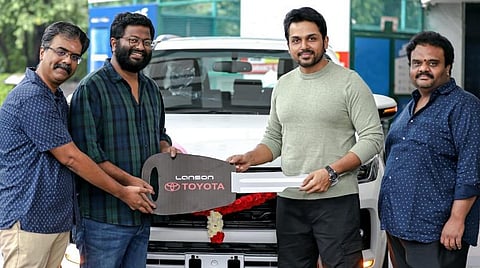 இயக்குநர் மித்ரனுக்கு கார் பரிசு