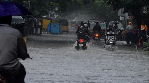 கனமழையால் புதுச்சேரி, காரைக்காலில் நாளை பள்ளிகளுக்கு விடுமுறை