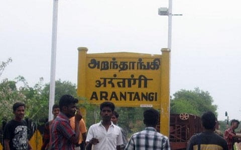 அறந்தாங்கி அருகே மருதங்குடி ஆற்றில் ரூ.8 கோடிக்கு டெண்டர் விடப்பட்டு ஓராண்டாகியும் தொடங்கப்படாத மேம்பாலப் பணி