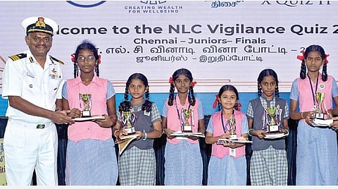 விநாடி வினா போட்டியில் வெற்றிபெற்ற மாணவர்களுக்கு பரிசளிப்பு: என்எல்சி இந்தியா நிறுவனம், ‘இந்து தமிழ் திசை' இணைந்து நடத்தின