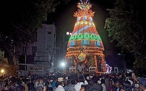 நாகூர் சந்தனக்கூடு விழாவுக்கு 45 கிலோ சந்தனக் கட்டைகள் முதல்வர் வழங்கினார்