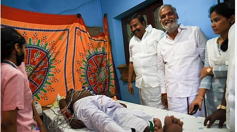 மழைக்கால மருத்துவ முகாமை தொடங்கி வைத்த அமைச்சர்கள்