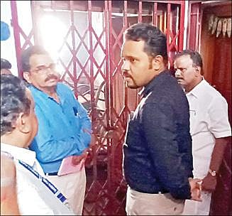 ஊரப்பாக்கம் அருகே குளிர்சாதன பெட்டி வெடித்து விபத்து - ஒரே குடும்பத்தை சேர்ந்த 3 பேர் உயிரிழப்பு