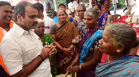 குறைகளைக் கேட்டறிந்த மத்திய இணை அமைச்சர் எல்.முருகன்