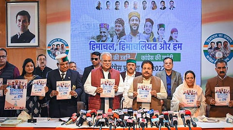 5 லட்சம் பேருக்கு வேலைவாய்ப்பு, 300 யூனிட் இலவச மின்சாரம் - இமாச்சல் தேர்தல் அறிக்கையில் காங்கிரஸ் வாக்குறுதி