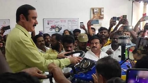 விழுப்புரத்தில் தொண்டர்கள் மத்தியில் அன்புமணி ராமதாஸ்.