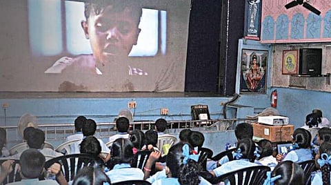 திரைப்படம்: ஒரு பள்ளியில் நிகழ்த்தும் ரசவாதம்!