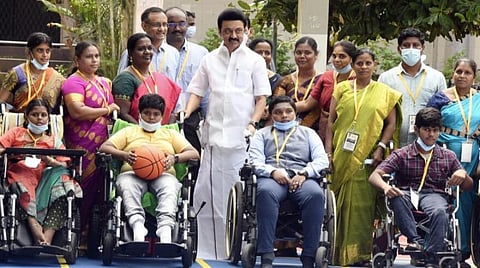 தசைச் சிதைவுக்கான சென்னை சிறப்புப் பள்ளி மாணவர்கள் மற்றும் ஆசிரியர்களுடன் முதல்வர் ஸ்டாலின்