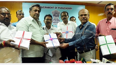 புதுச்சேரியில் நவ.19, 20, டிச.3, 4-ல் வாக்காளர் பட்டியலில் பெயர் சேர்க்க சிறப்பு முகாம்