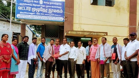 நூலகத்தில் நடந்த பாராட்டு விழா