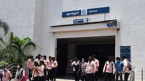 ஆலந்தூர் மெட்ரோ ரயில் நிலையத்தில்: மின்சார ஆட்டோ சேவை தொடக்கம்