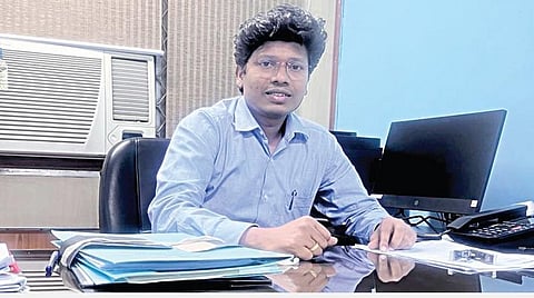 நீங்களும் யூபிஎஸ்சி வெல்லலாம் - 16: கிராமத்து அரசு பள்ளியில் தமிழ்வழிக் கல்வி படித்த ஐஐஎஸ்
