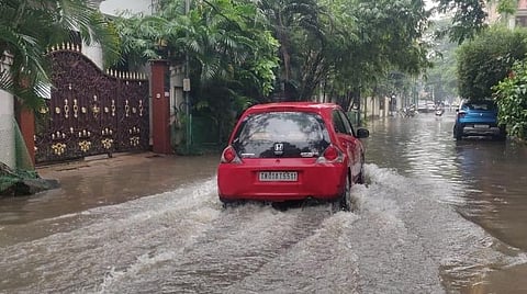 சென்னை கனமழை | 2 சுரங்கப்பாதைகளில் போக்குவரத்துக்கு தடை; காவல்துறை அறிவிப்பு