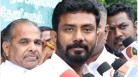 சிறுத்தை இறந்த வழக்கில் வனத்துறையிடம் தேனி எம்.பி. ரவீந்திரநாத் நேரில் ஆஜர்