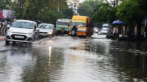 மதுரையில் 57 மி.மீ. மழை பதிவு: தாழ்வான பகுதிகளில் தண்ணீர் தேங்கியது