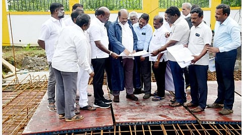மழை நீர் வடிகால் பணிகளை ஆய்வு செய்த அமைச்சர்கள்