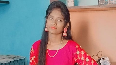 கால்பந்து வீராங்கனை மாணவி பிரியா.