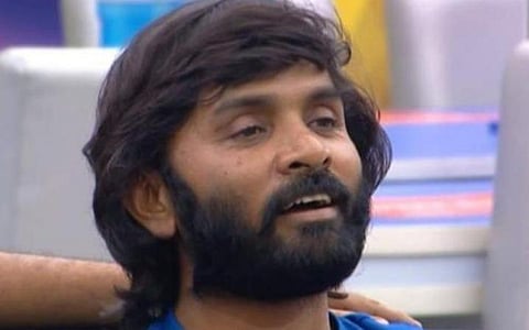 பாடலாசிரியர் சினேகன் மீதான வழக்கில் இறுதி அறிக்கை தாக்கல் செய்ய இடைக்காலத் தடை