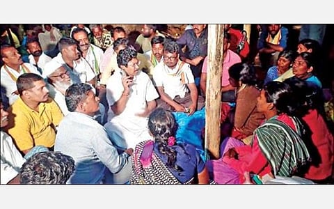 கல்குவாரியை மூட வலியுறுத்தி, தேன்கனிக்கோட்டை அருகே கிராம மக்கள் 5-வது நாளாக நேற்று போராட்டத்தில் ஈடுபட்டனர். போராட்டத்தில் பங்கேற்ற கிருஷ்ணகிரி எம்பி செல்லக்குமார்.﻿﻿