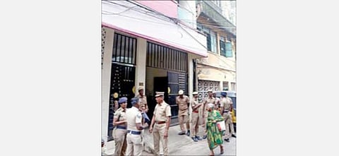 சென்னை மண்ணடியில் சோதனை நடைபெற்ற கட்டிடம்.