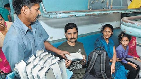 ரயில்வே உணவுப் பட்டியல் மாற்றம் - நீரிழிவு நோயாளிகளுக்கு சிறப்பு உணவு வழங்க ஏற்பாடு